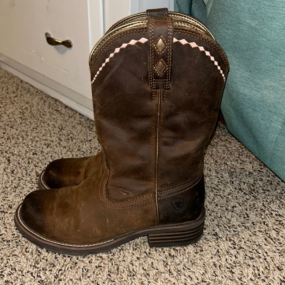 Women’s size 6.5 B Ariat boots